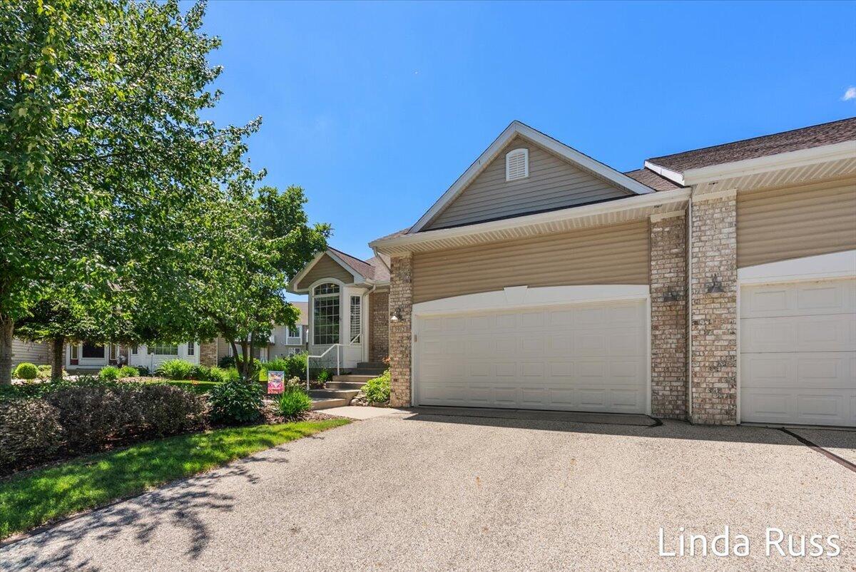 3912 Pemberton Drive SE Grand Rapids MI 49508