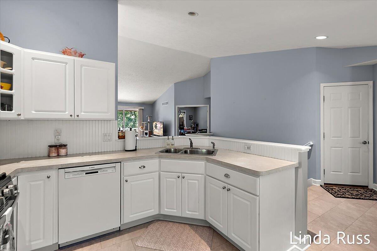 3912 Pemberton Drive SE Grand Rapids MI 49508