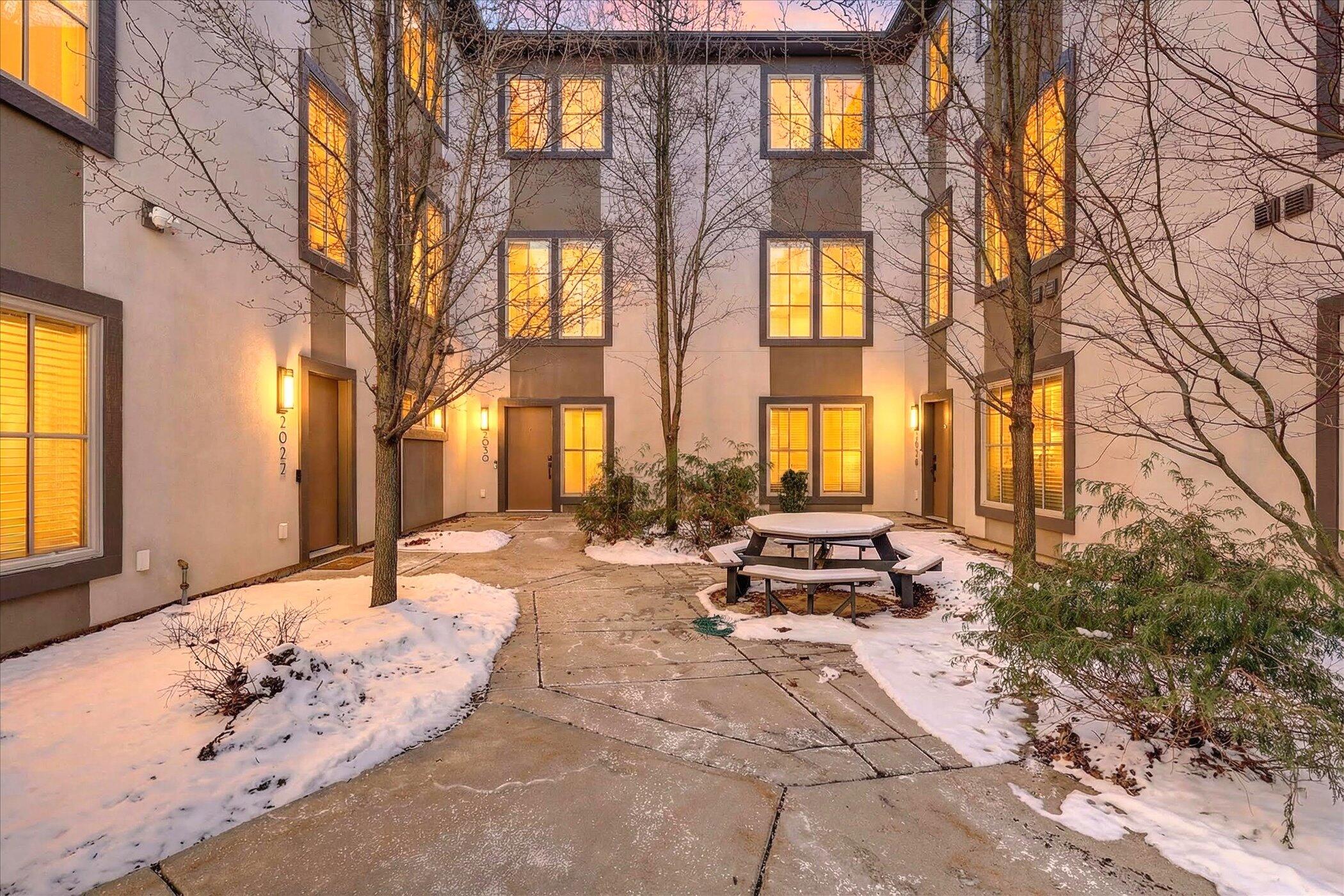 2022 Celadon Drive NE Grand Rapids MI 49525