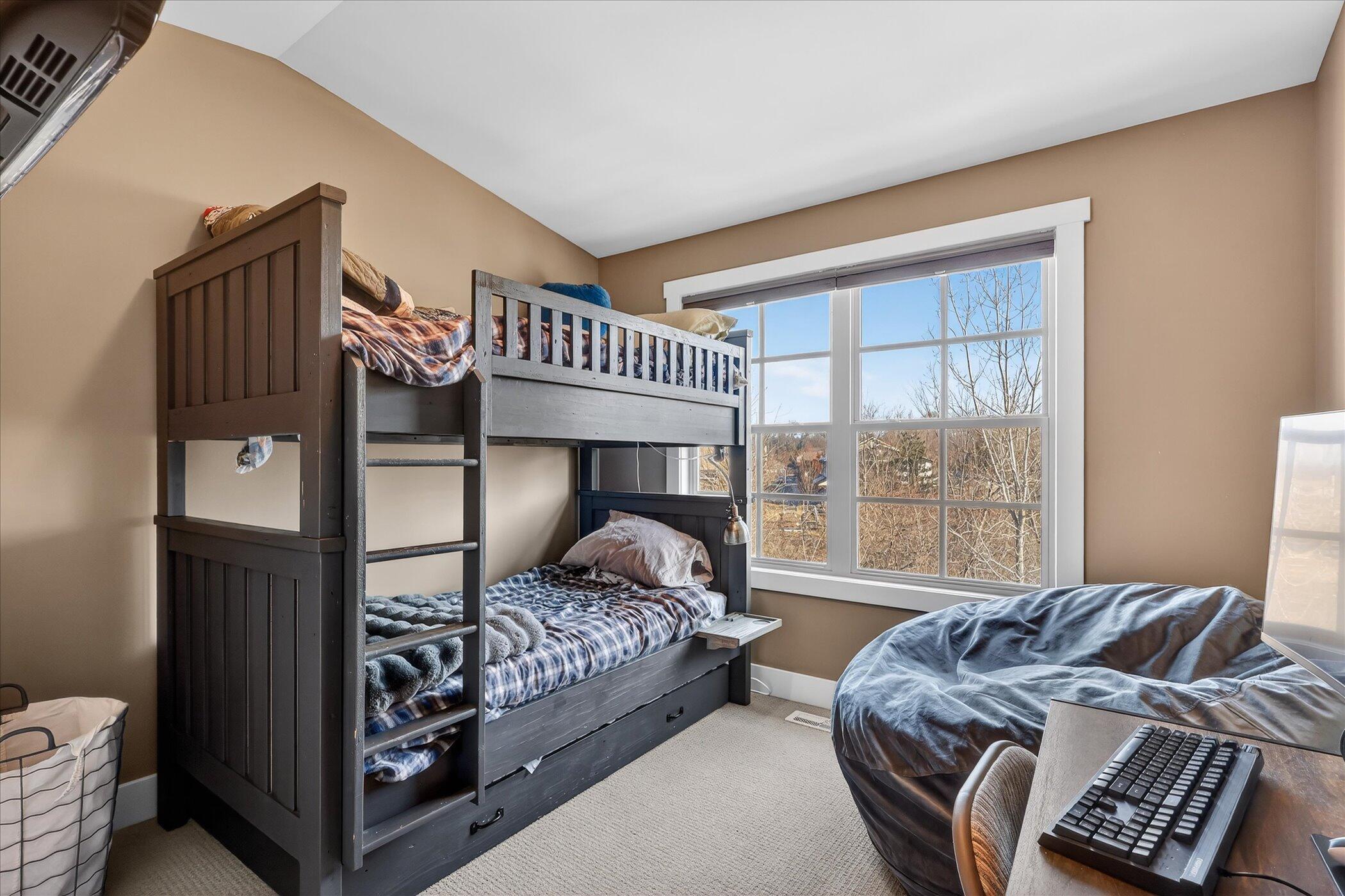 2022 Celadon Drive NE Grand Rapids MI 49525