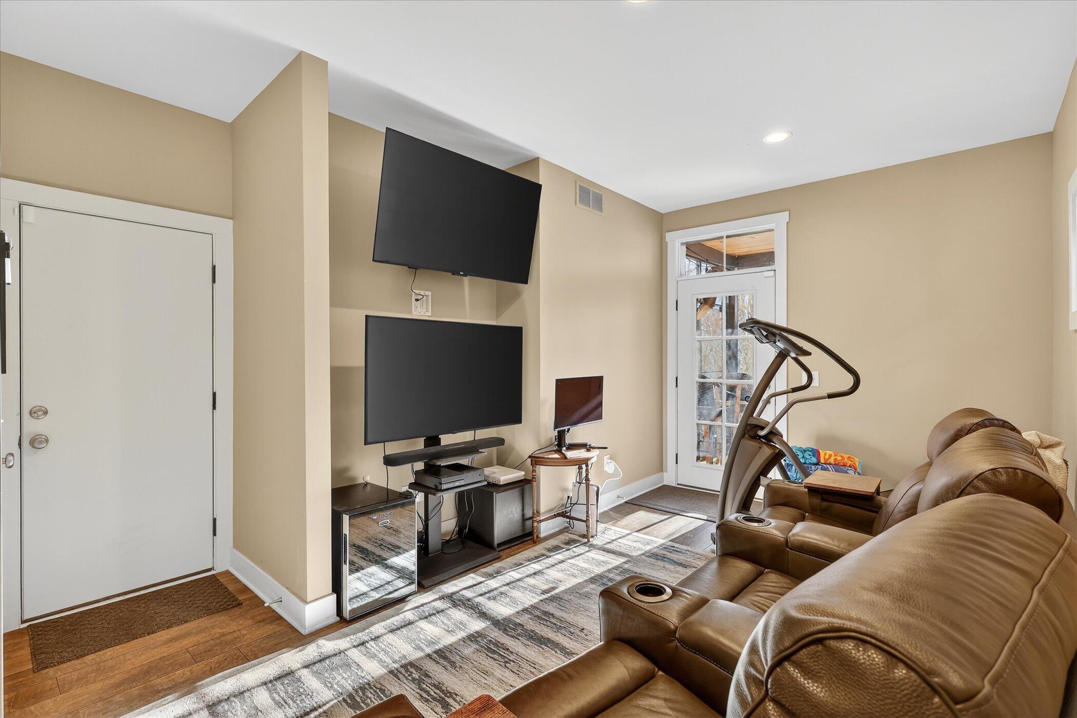 2022 Celadon Drive NE Grand Rapids MI 49525