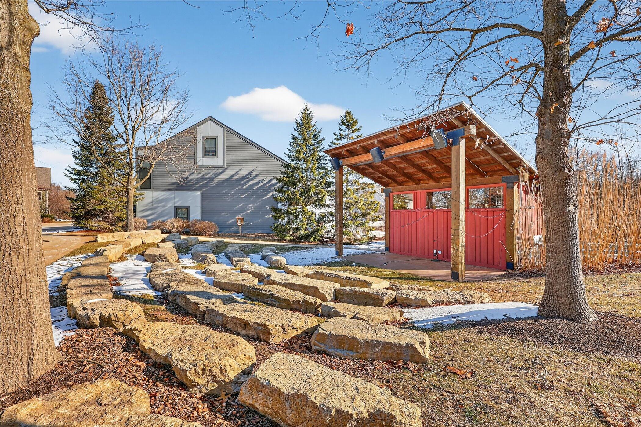 2022 Celadon Drive NE Grand Rapids MI 49525