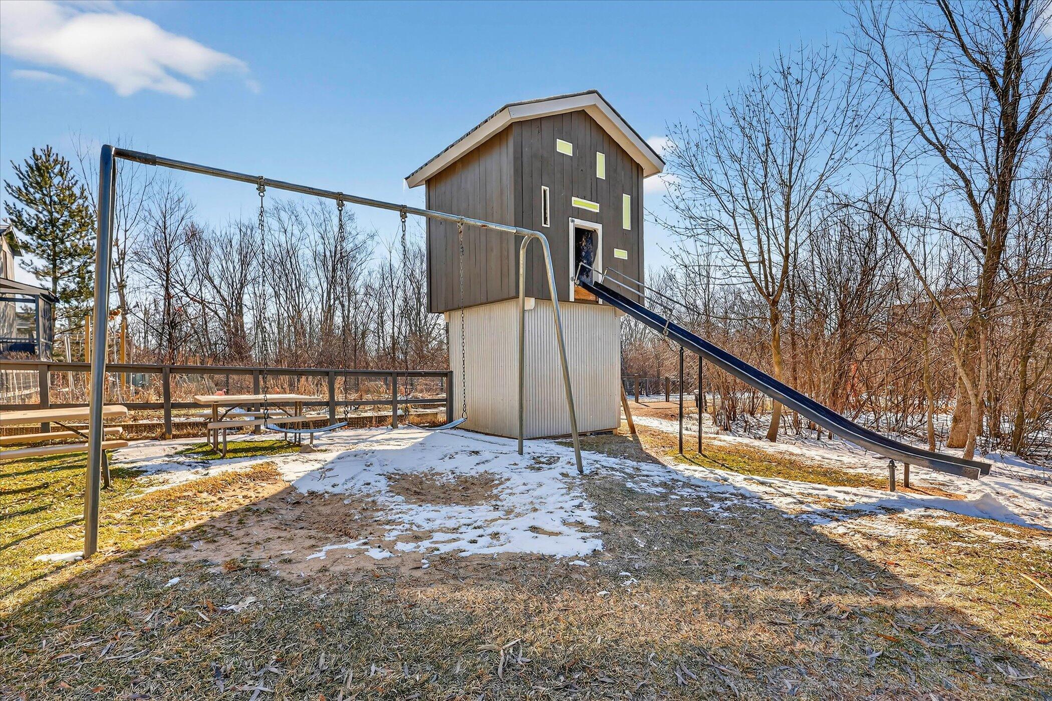 2022 Celadon Drive NE Grand Rapids MI 49525