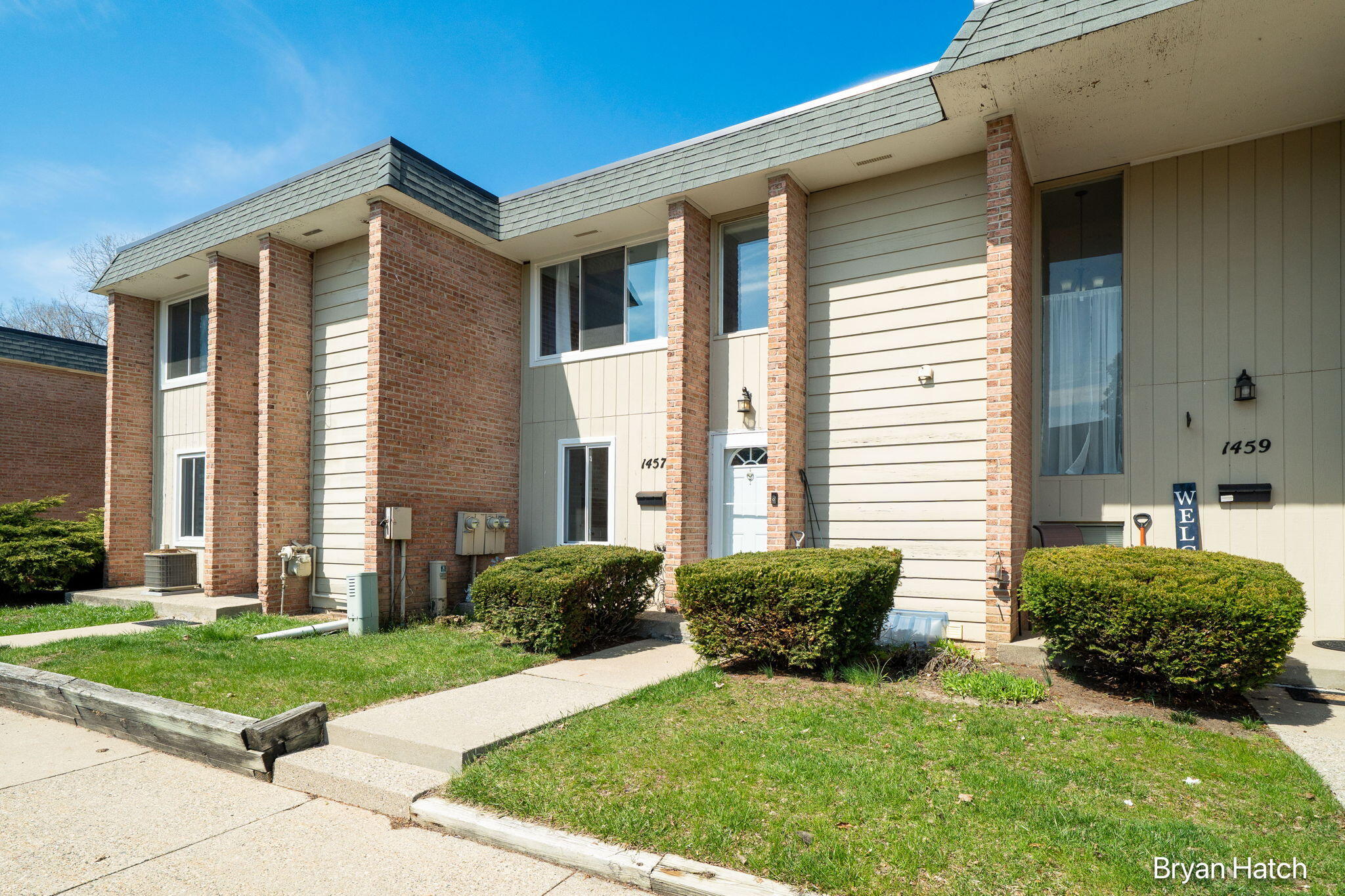 1457 N Saxony Drive SE Grand Rapids MI 49508