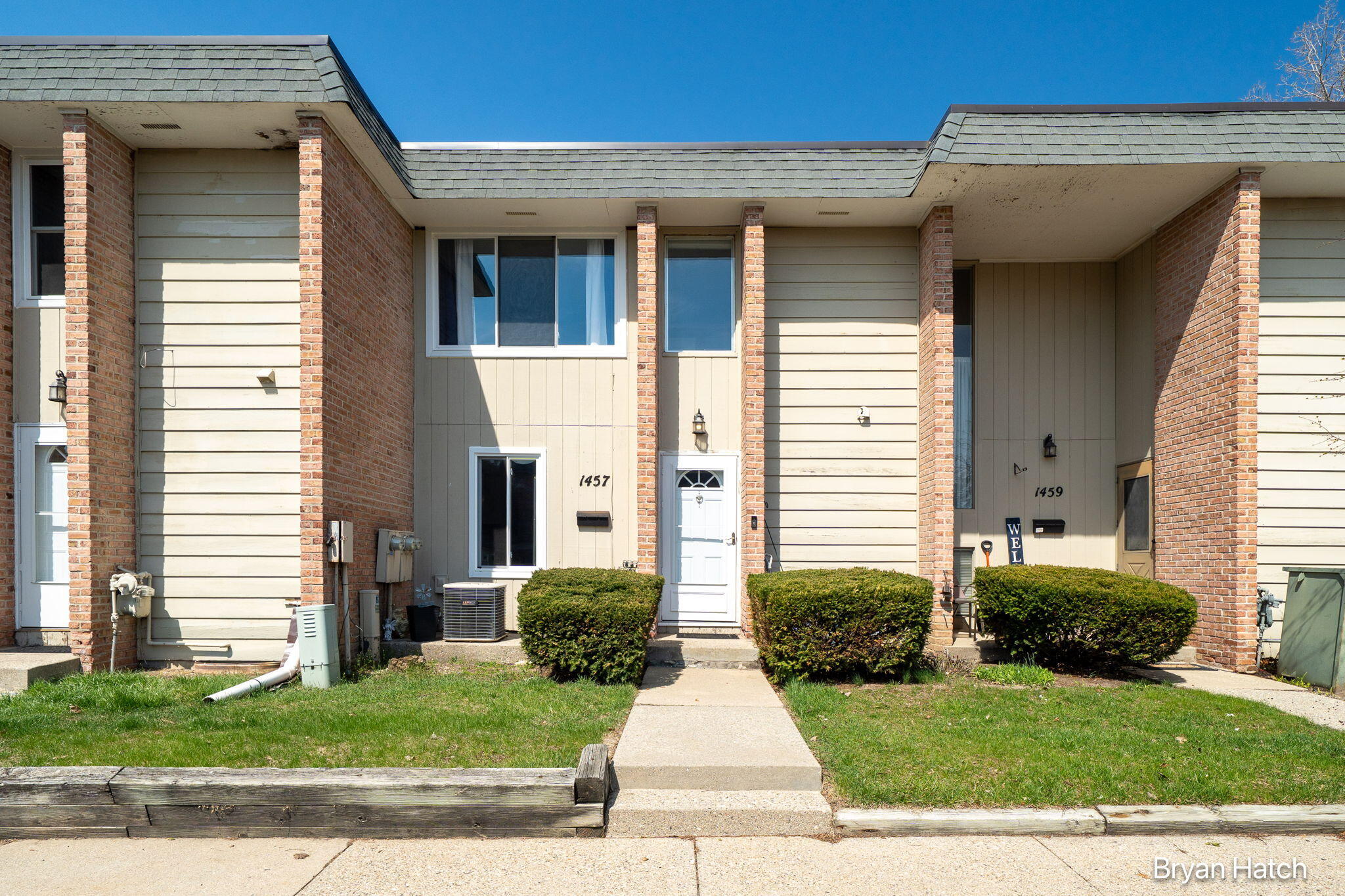 1457 N Saxony Drive SE Grand Rapids MI 49508