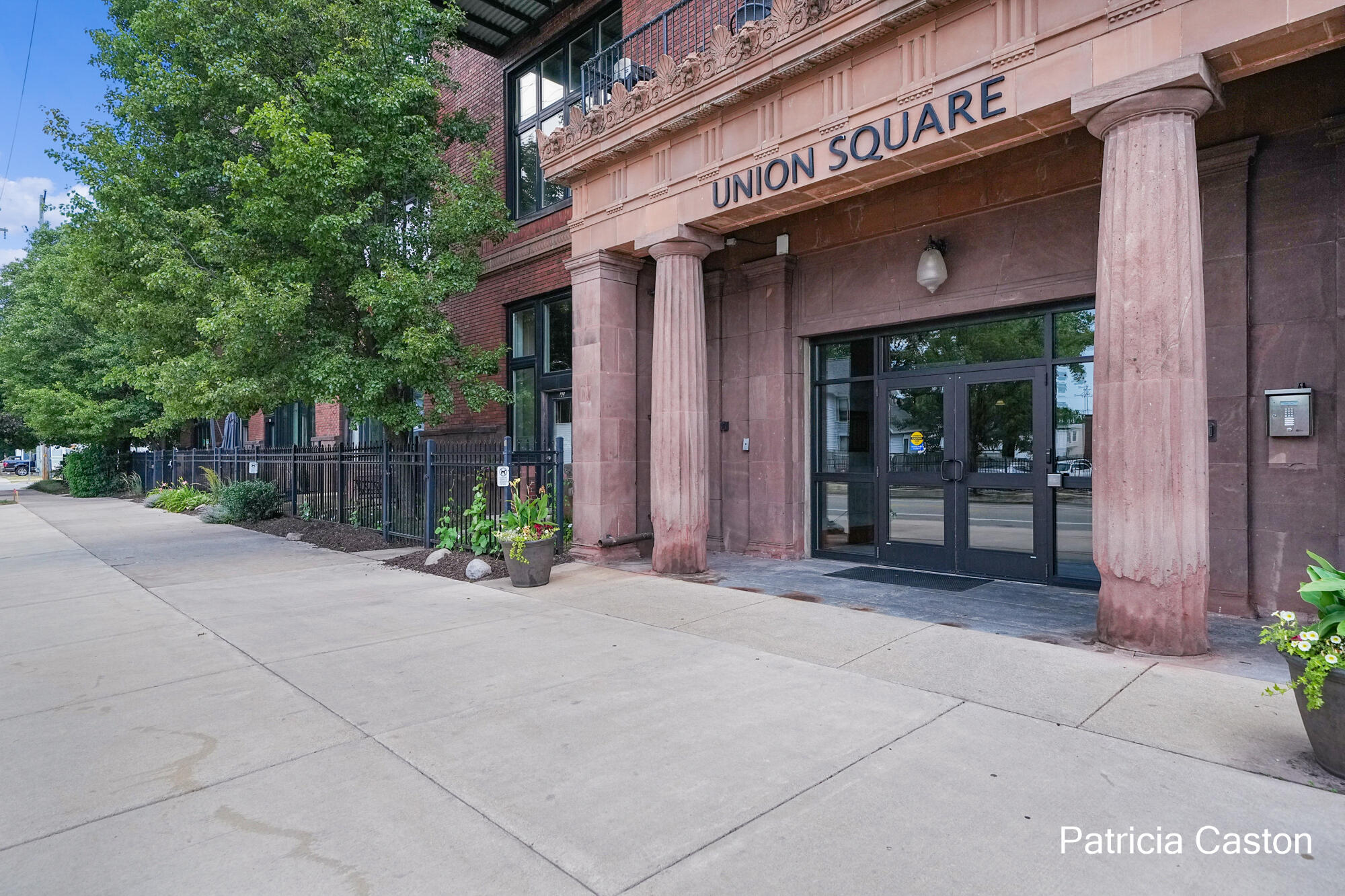 600 Broadway Avenue NW Grand Rapids MI 49504