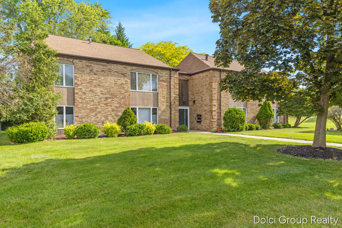 484 Barkwood Court NW Grand Rapids MI 49534