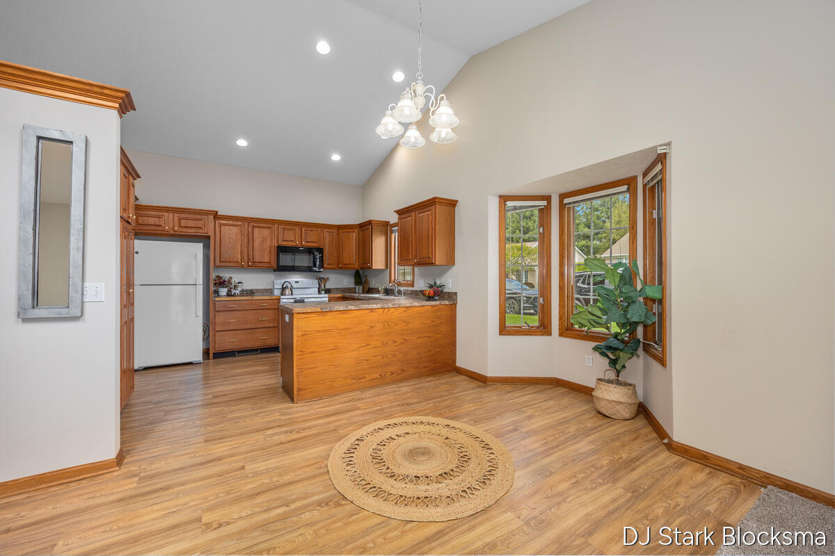 2038 Palmerton Court NE Grand Rapids MI 49505