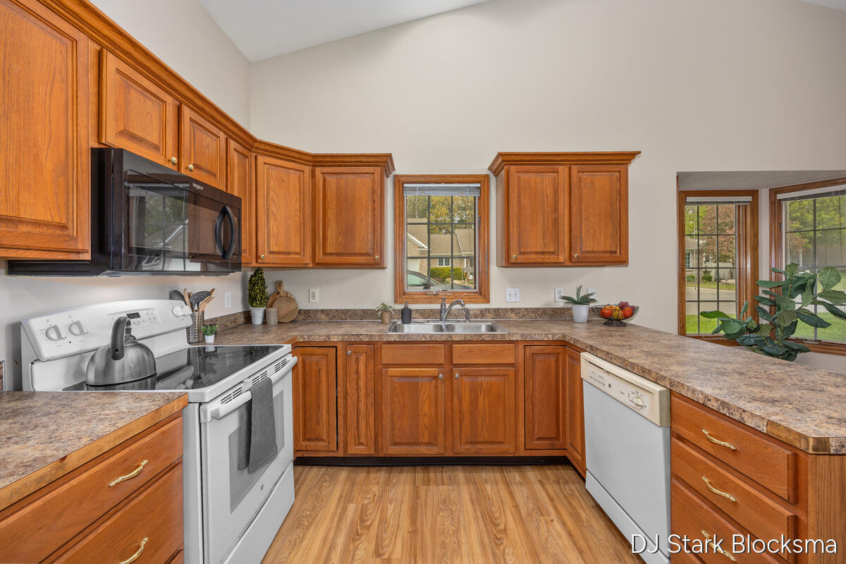 2038 Palmerton Court NE Grand Rapids MI 49505
