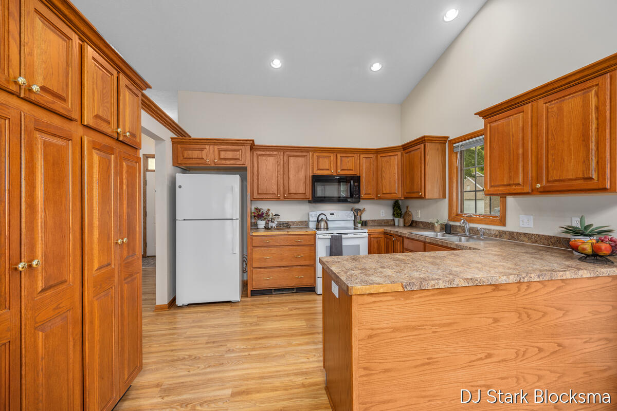 2038 Palmerton Court NE Grand Rapids MI 49505