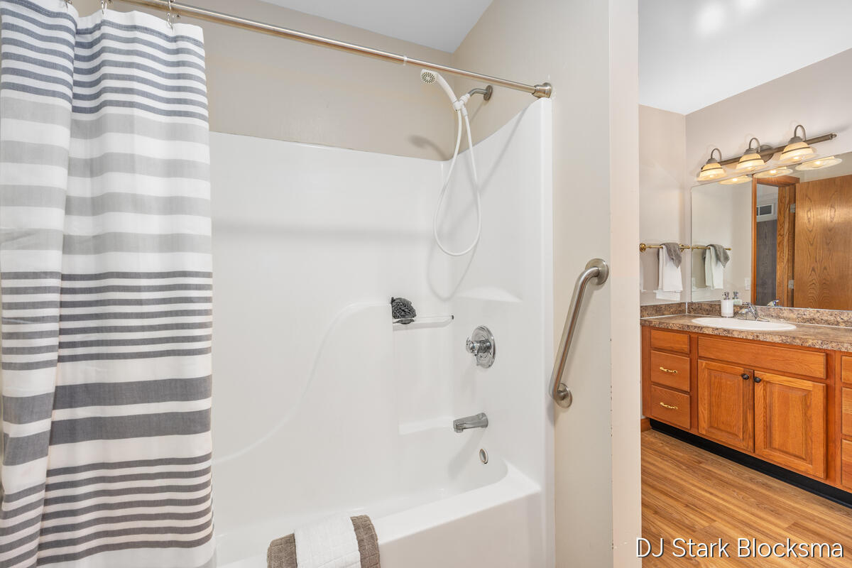 2038 Palmerton Court NE Grand Rapids MI 49505
