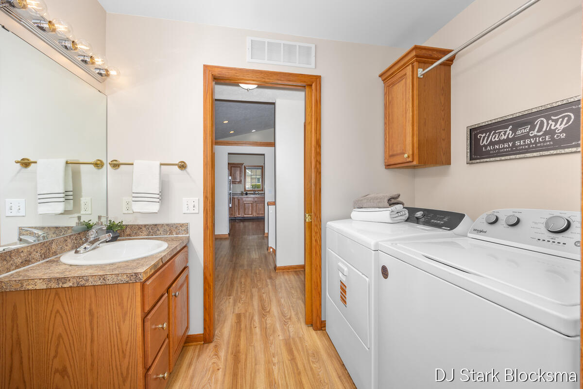 2038 Palmerton Court NE Grand Rapids MI 49505