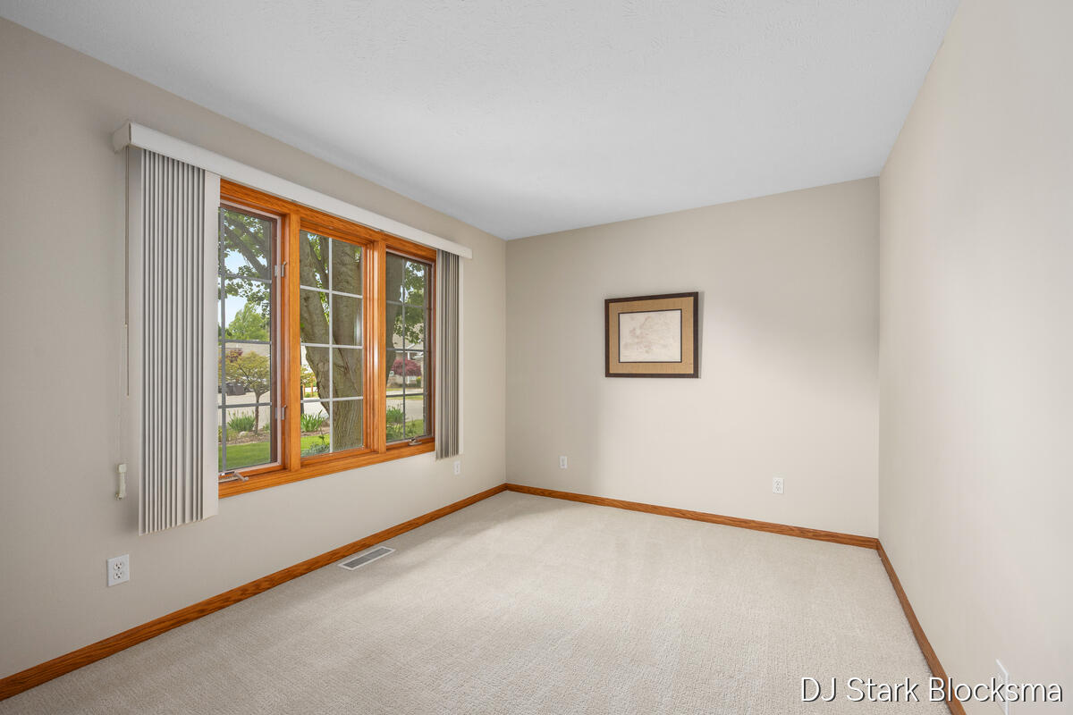2038 Palmerton Court NE Grand Rapids MI 49505