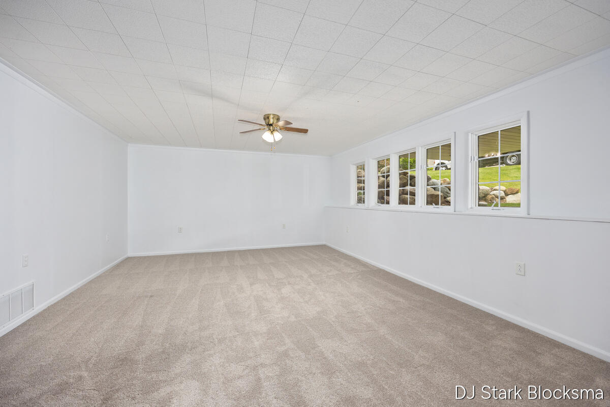 2038 Palmerton Court NE Grand Rapids MI 49505