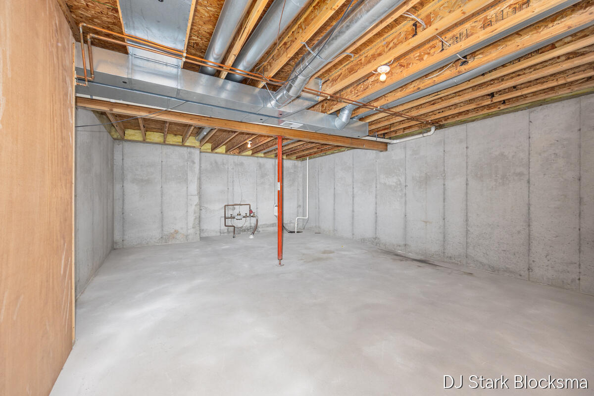 2038 Palmerton Court NE Grand Rapids MI 49505
