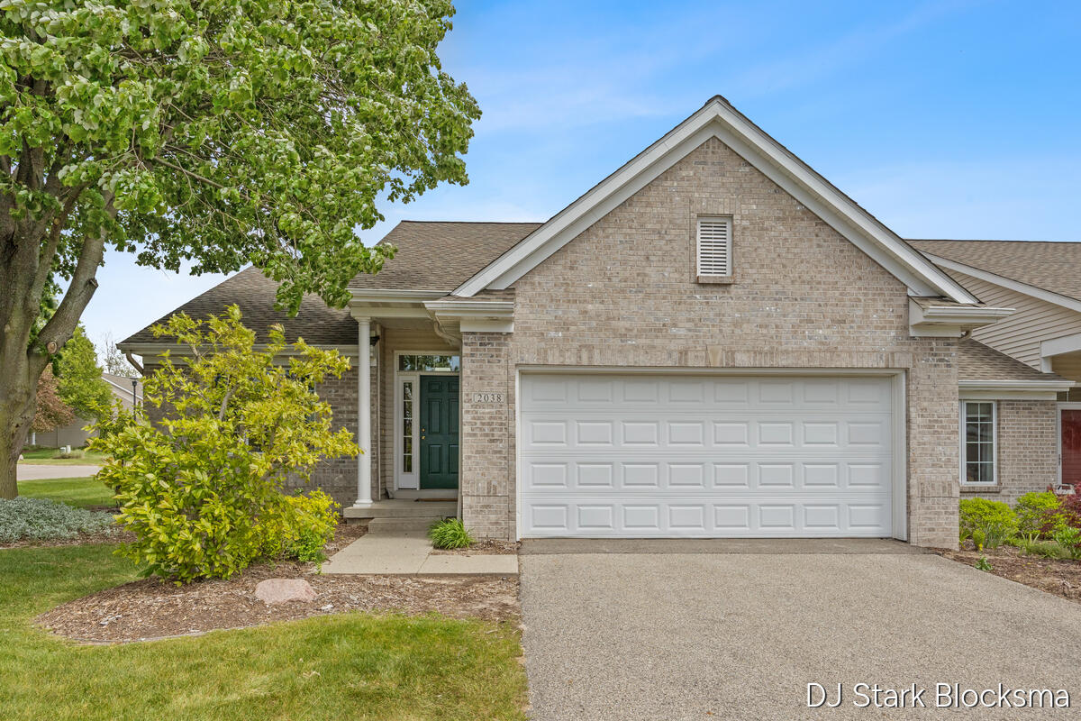 2038 Palmerton Court NE Grand Rapids MI 49505