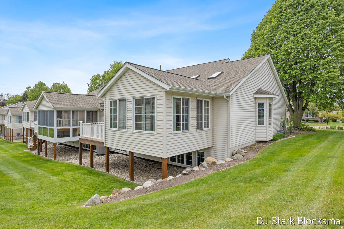 2038 Palmerton Court NE Grand Rapids MI 49505