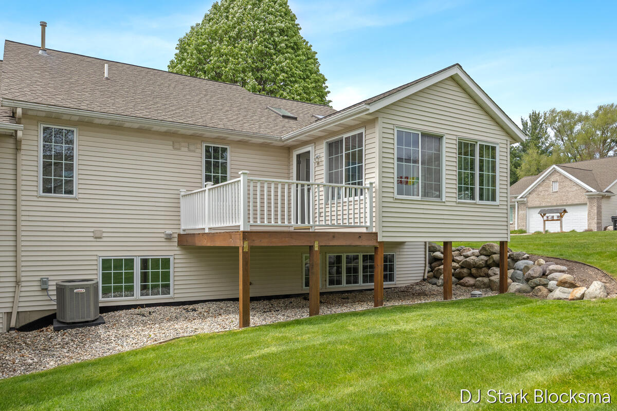 2038 Palmerton Court NE Grand Rapids MI 49505