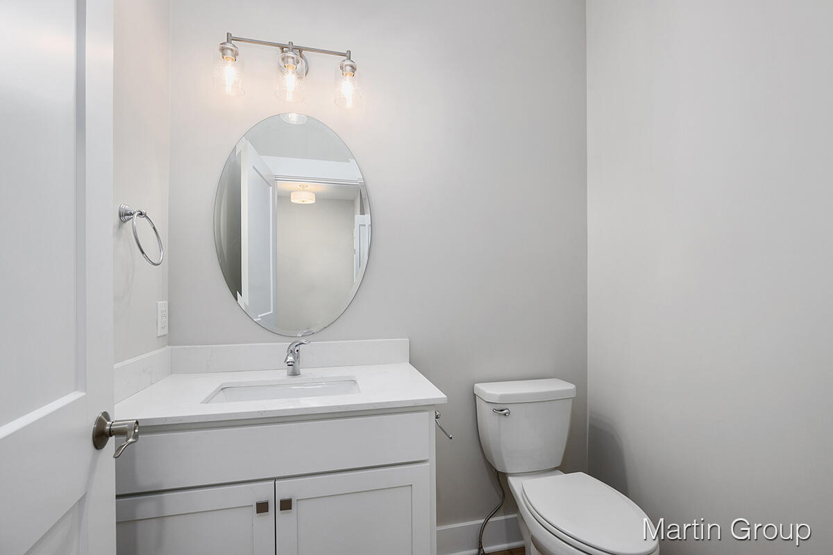 2242 Watertown Way NE Grand Rapids MI 49505