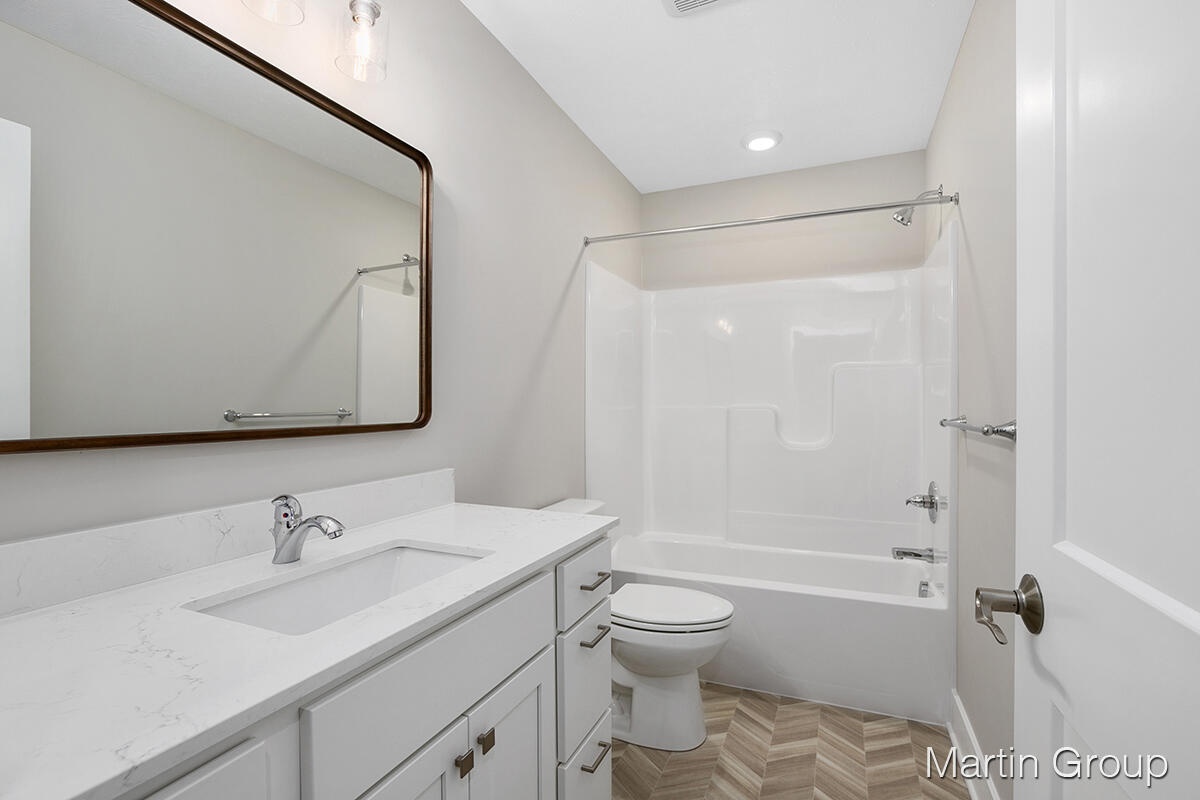 2242 Watertown Way NE Grand Rapids MI 49505