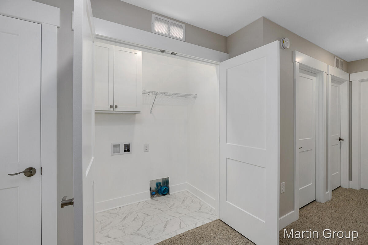 2242 Watertown Way NE Grand Rapids MI 49505