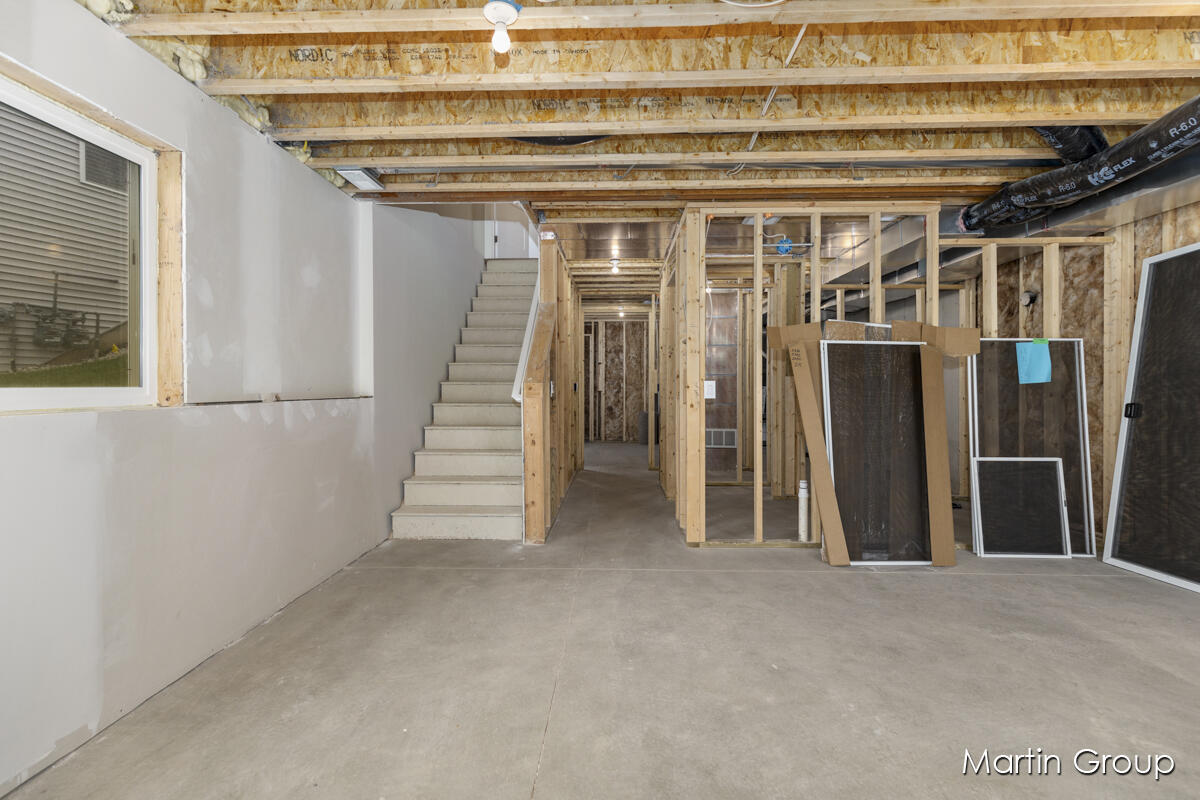 2242 Watertown Way NE Grand Rapids MI 49505
