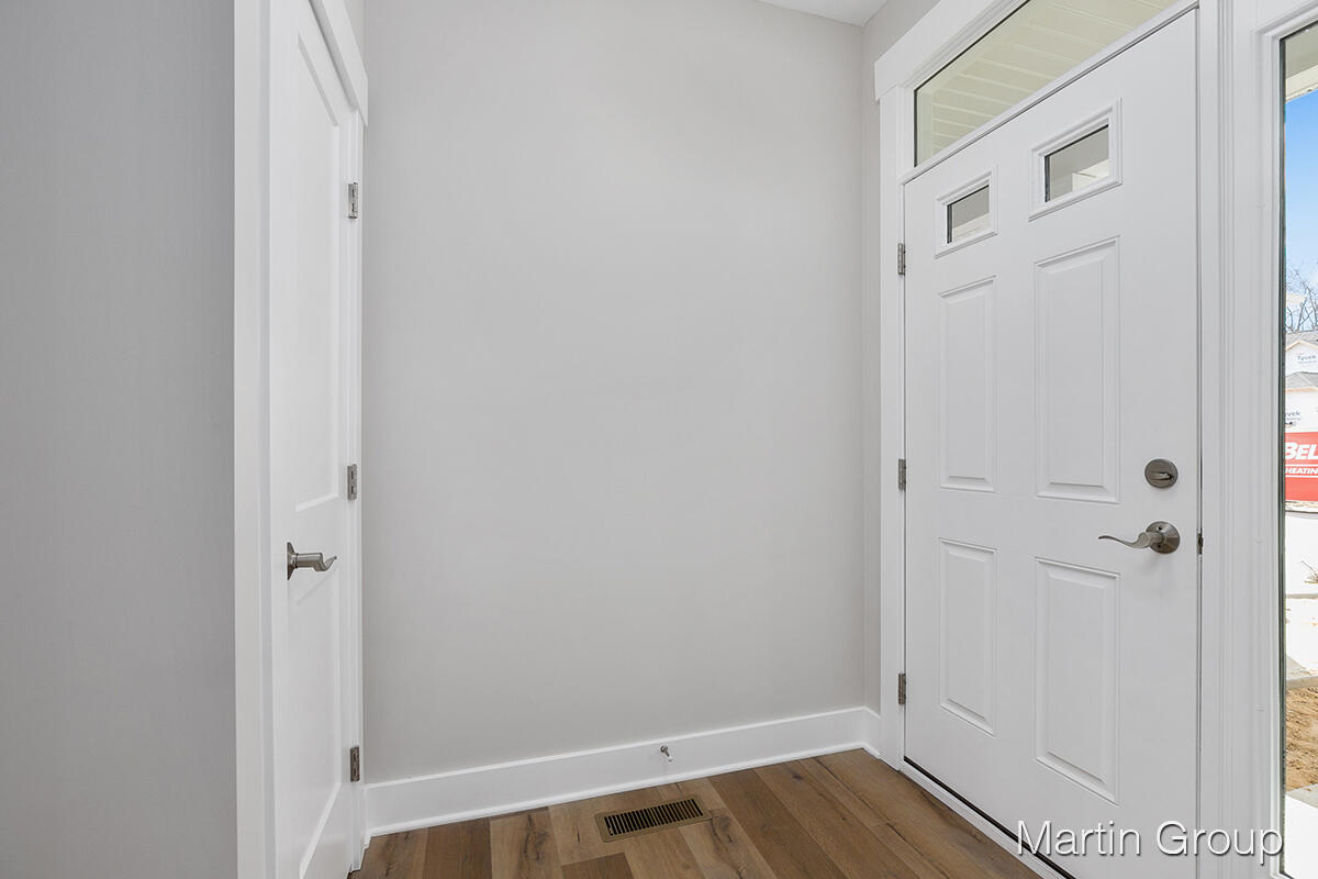 2242 Watertown Way NE Grand Rapids MI 49505