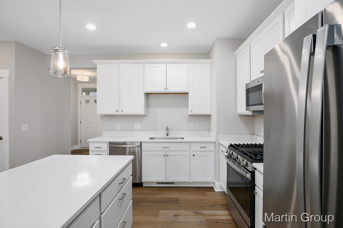 2242 Watertown Way NE Grand Rapids MI 49505