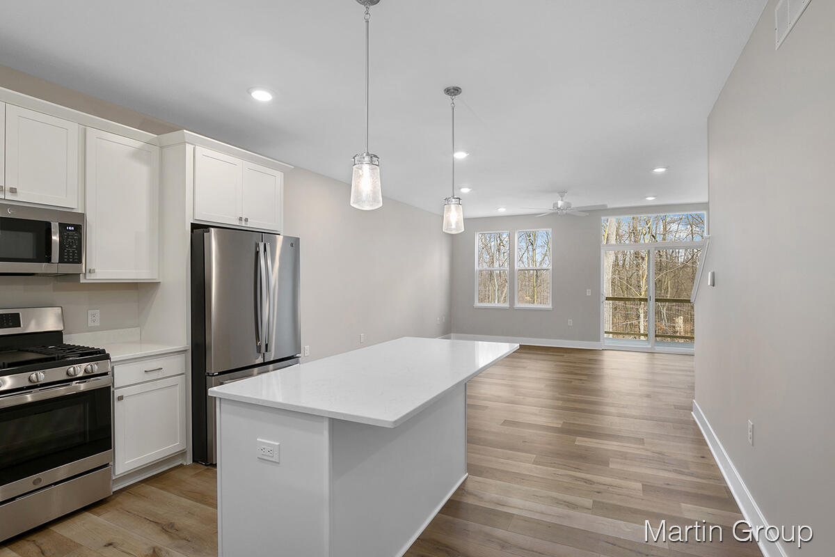 2242 Watertown Way NE Grand Rapids MI 49505