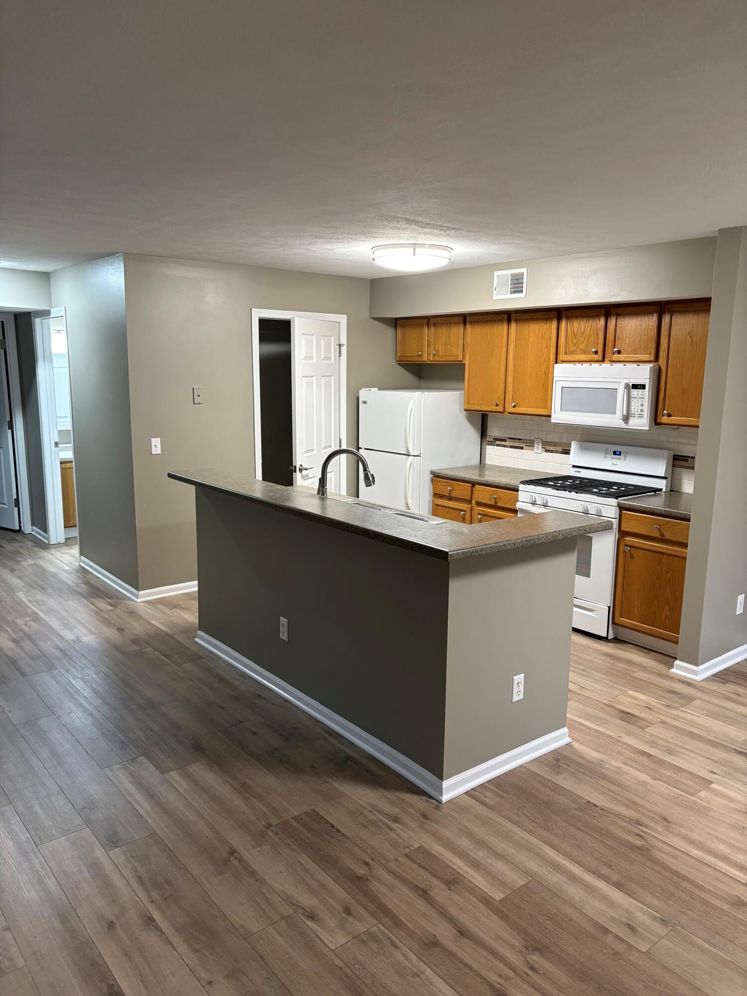 219 Hunters Lane NE Rockford MI 49341