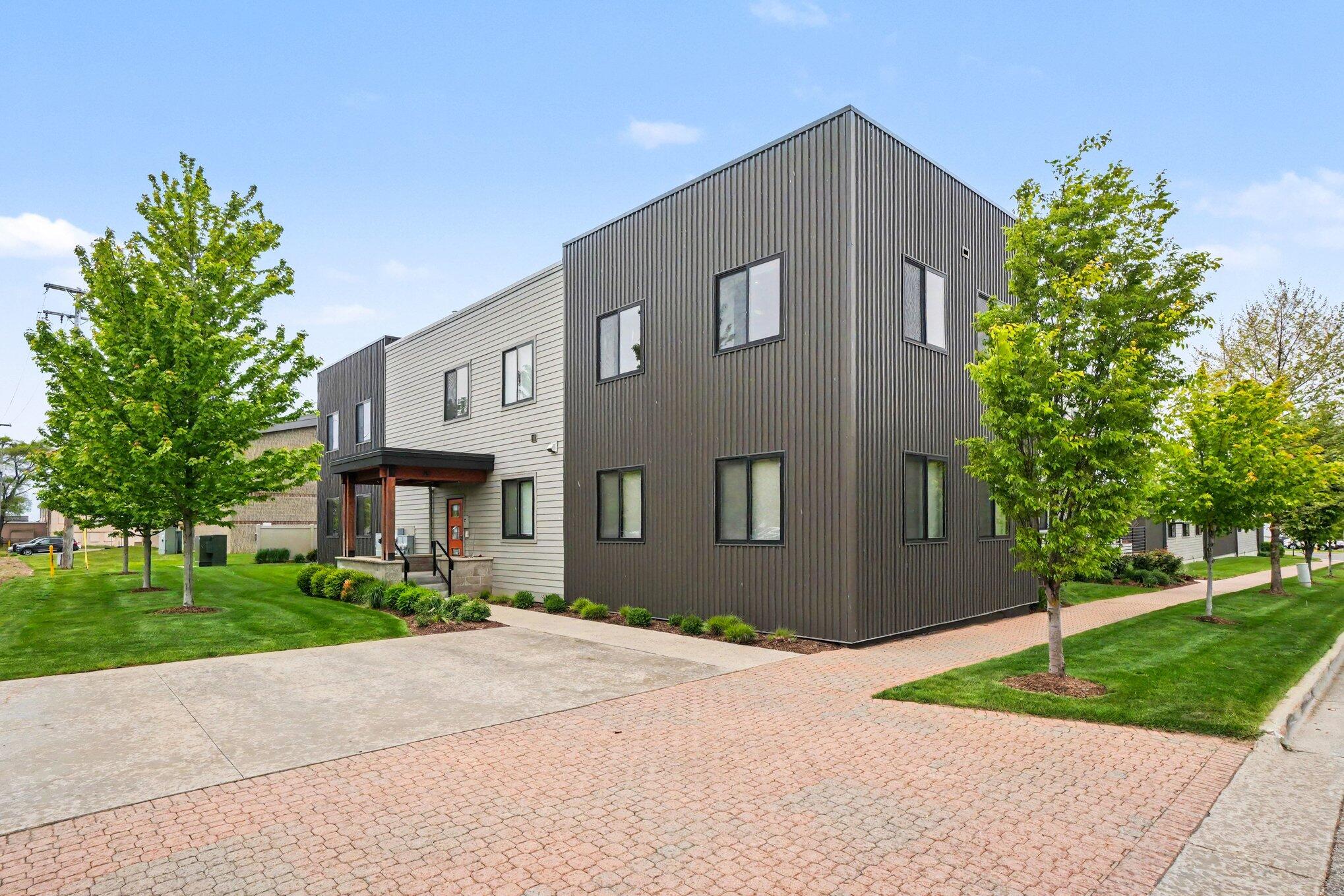 110 Central Avenue Holland MI 49423