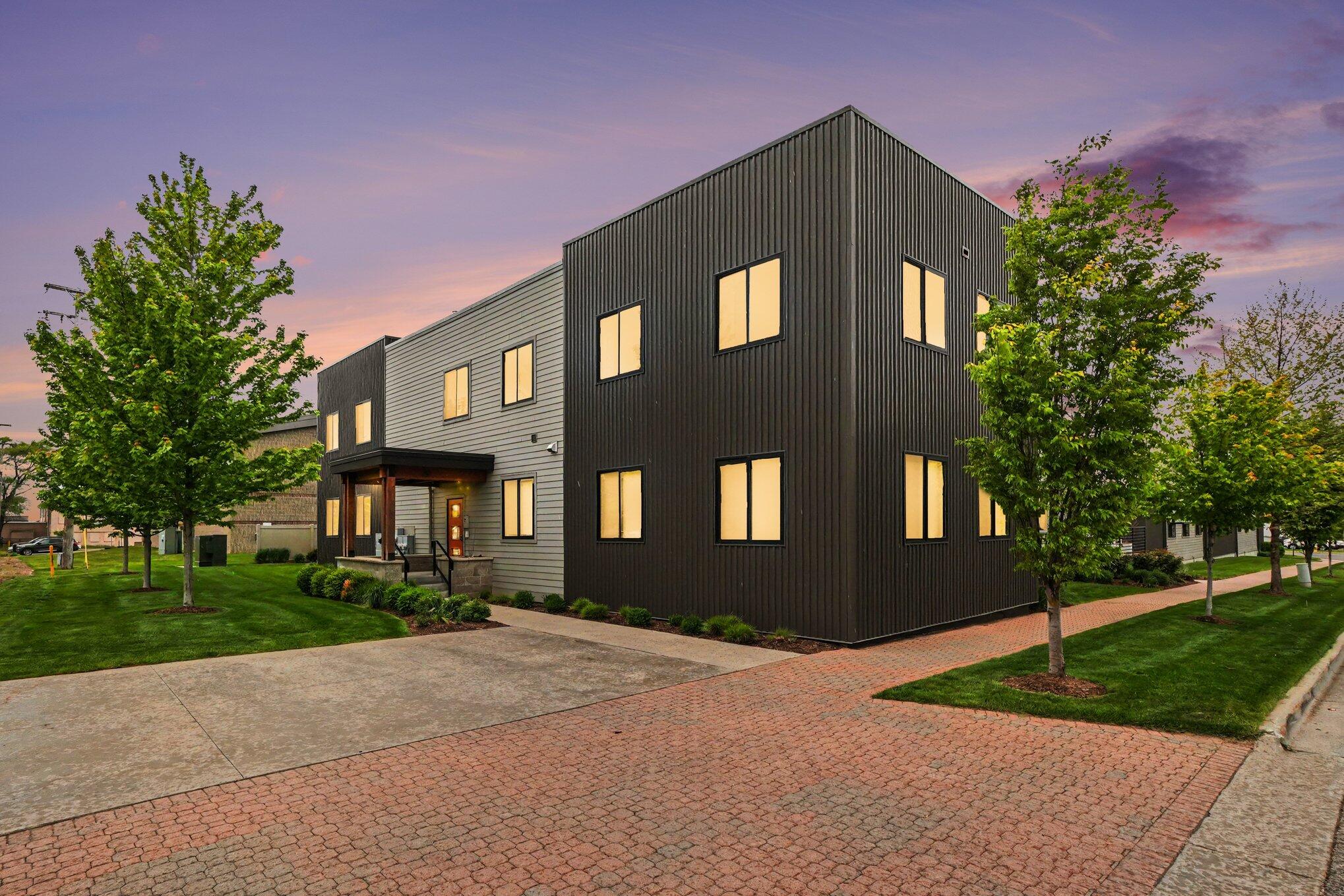 110 Central Avenue Holland MI 49423