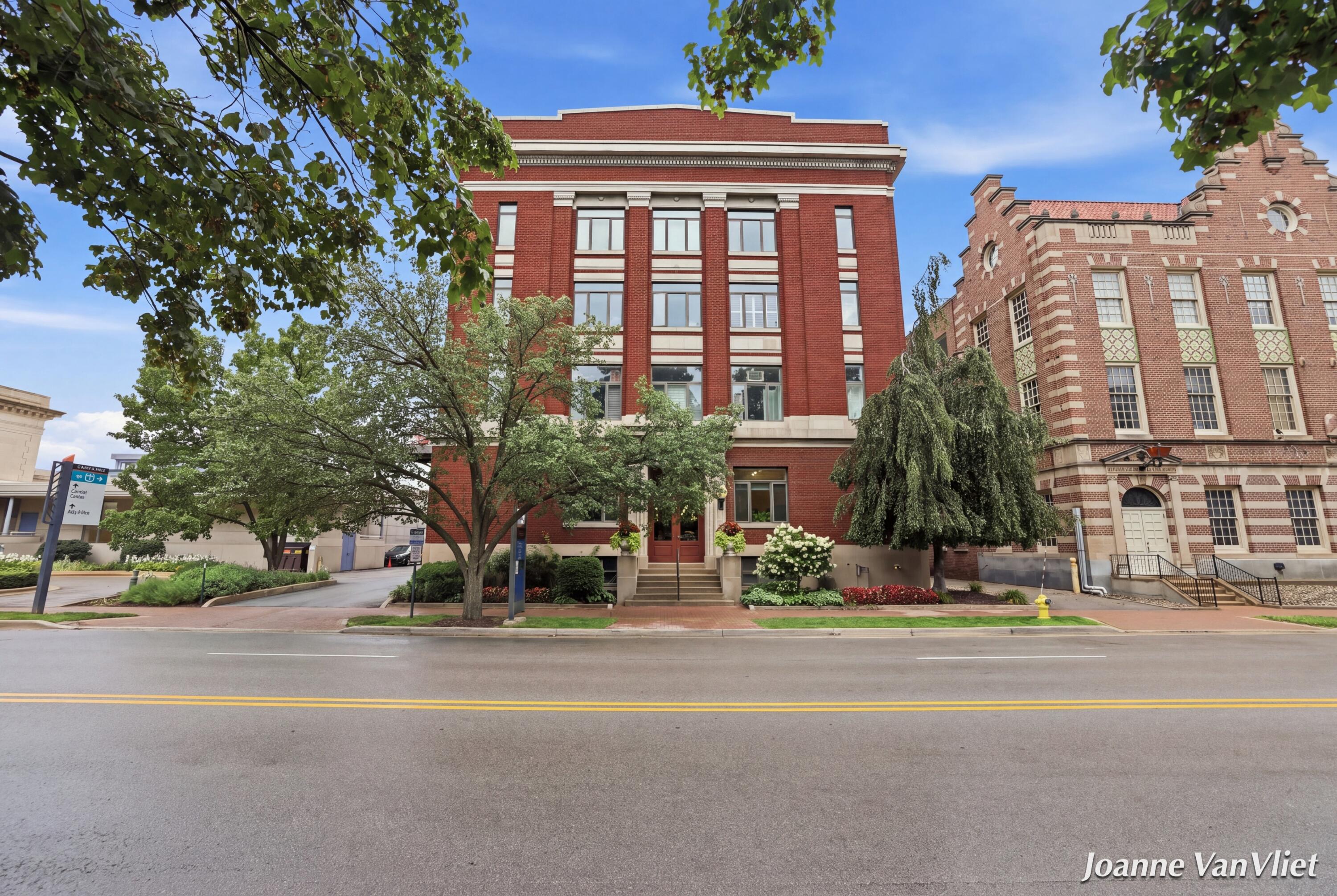 Holland MI, 17 W 10th Street, Unit 470