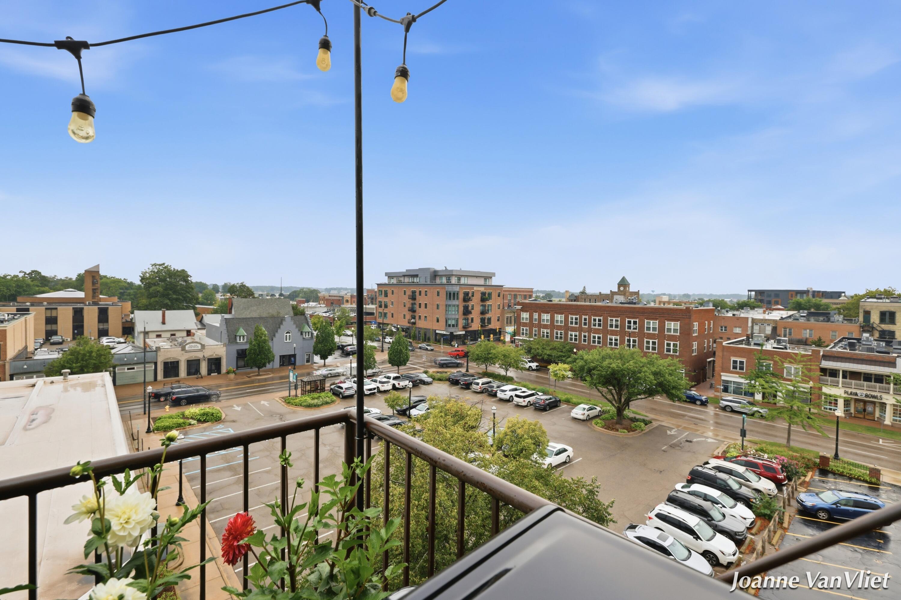 17 W 10th Street Holland MI 49423