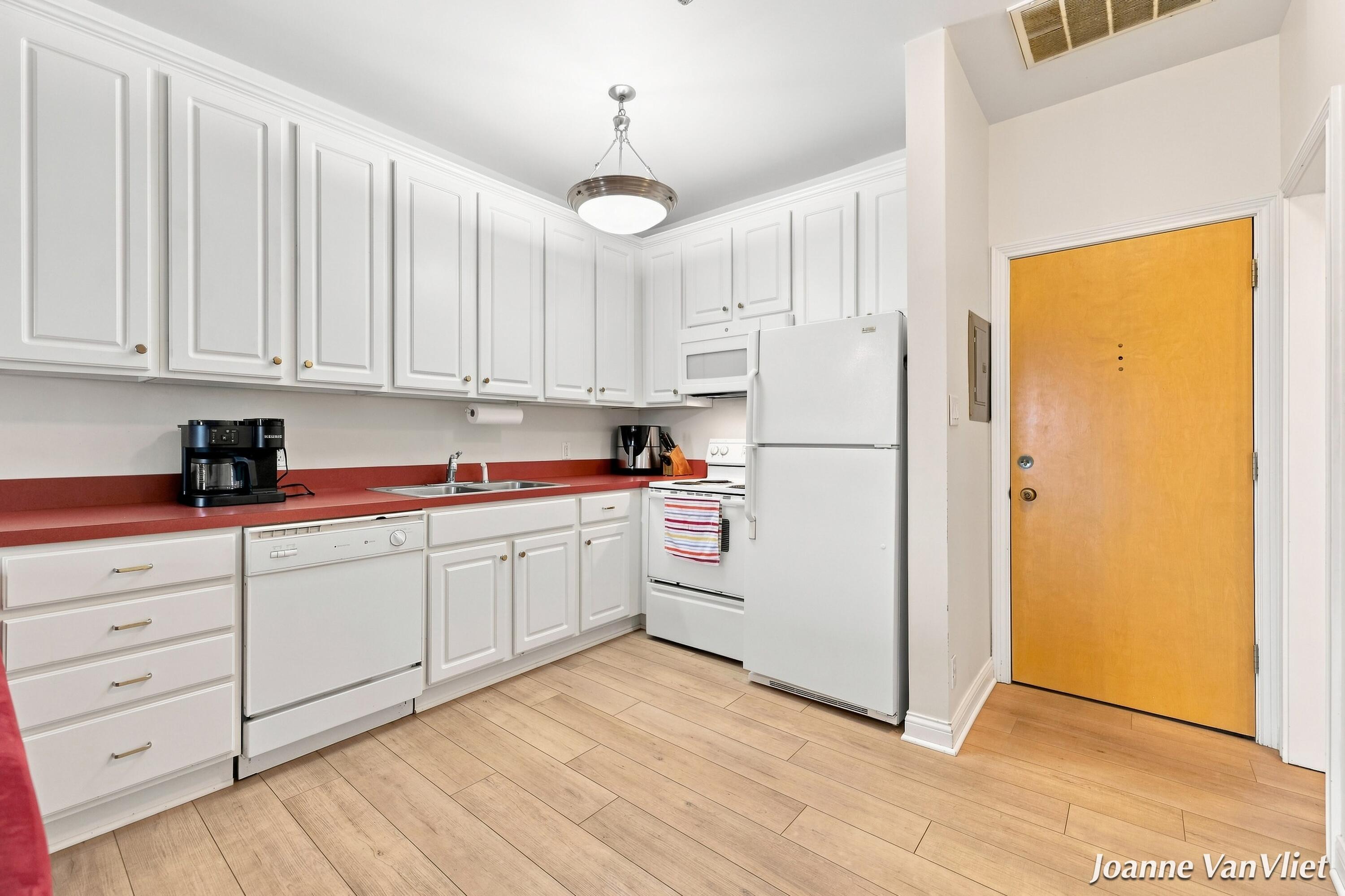17 W 10th Street Holland MI 49423