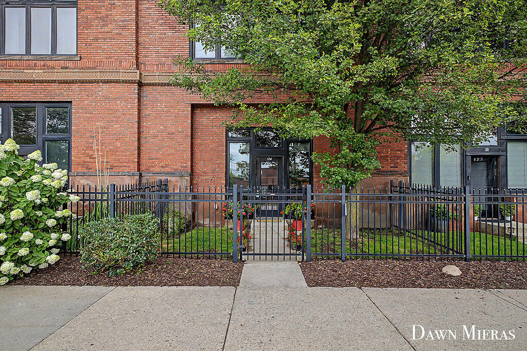 600 Broadway Avenue NW Grand Rapids MI 49504