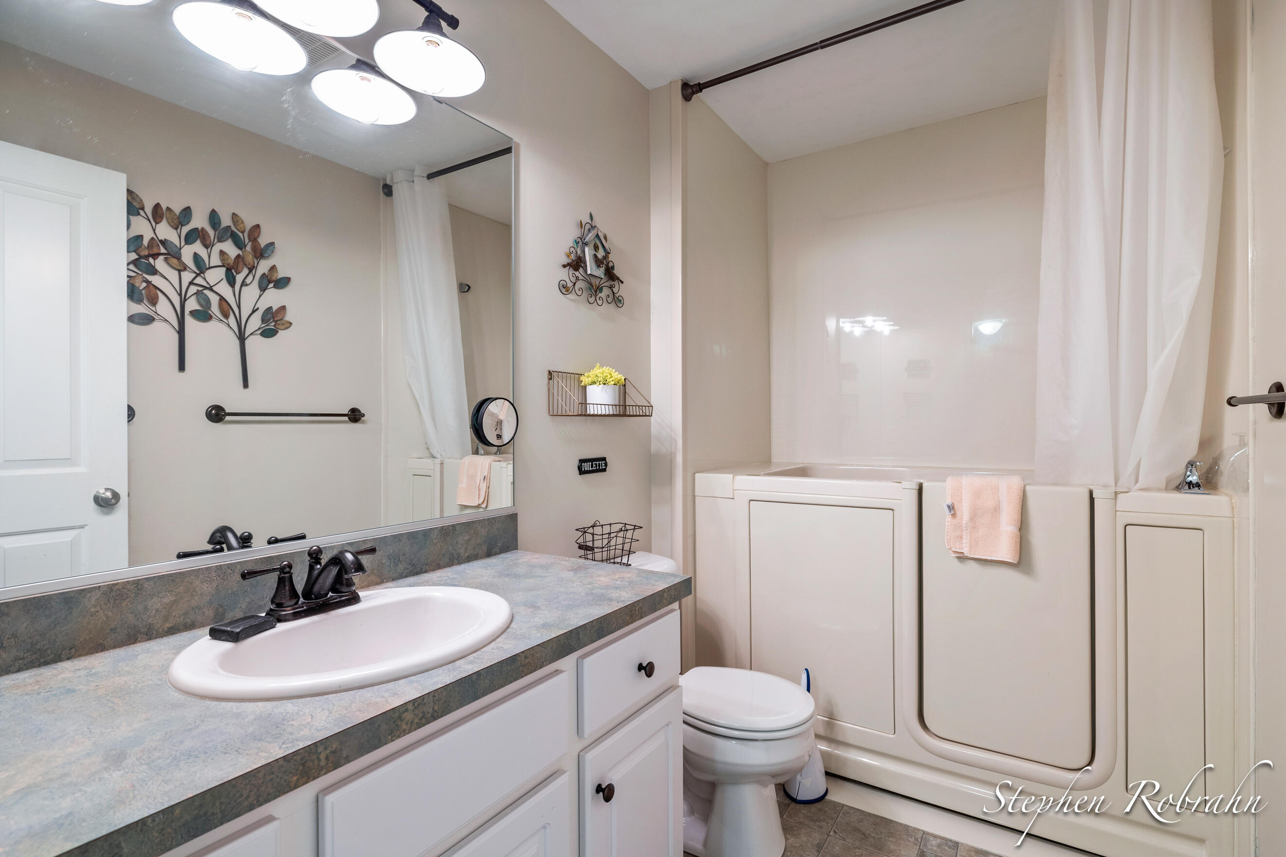 1751 N Trillium Circle Zeeland MI 49464
