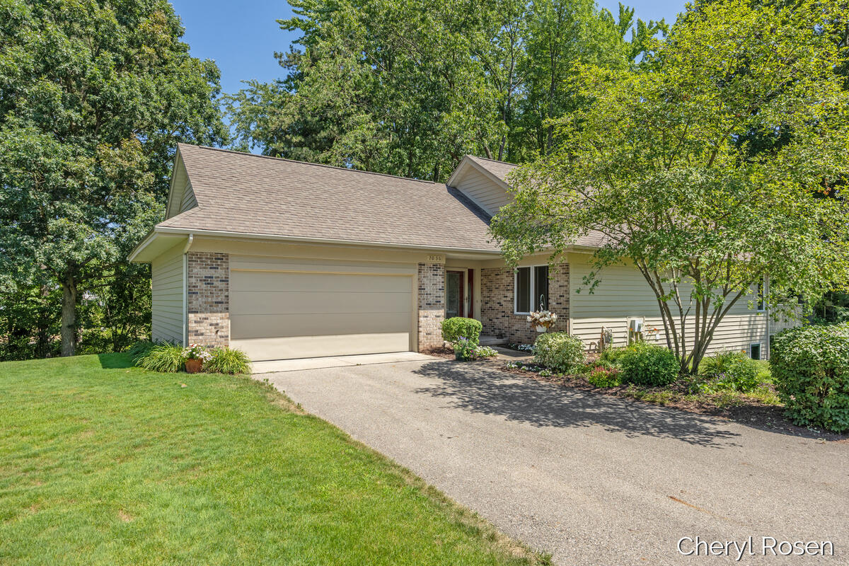 7036 Treetop Lane NE Rockford MI 49341