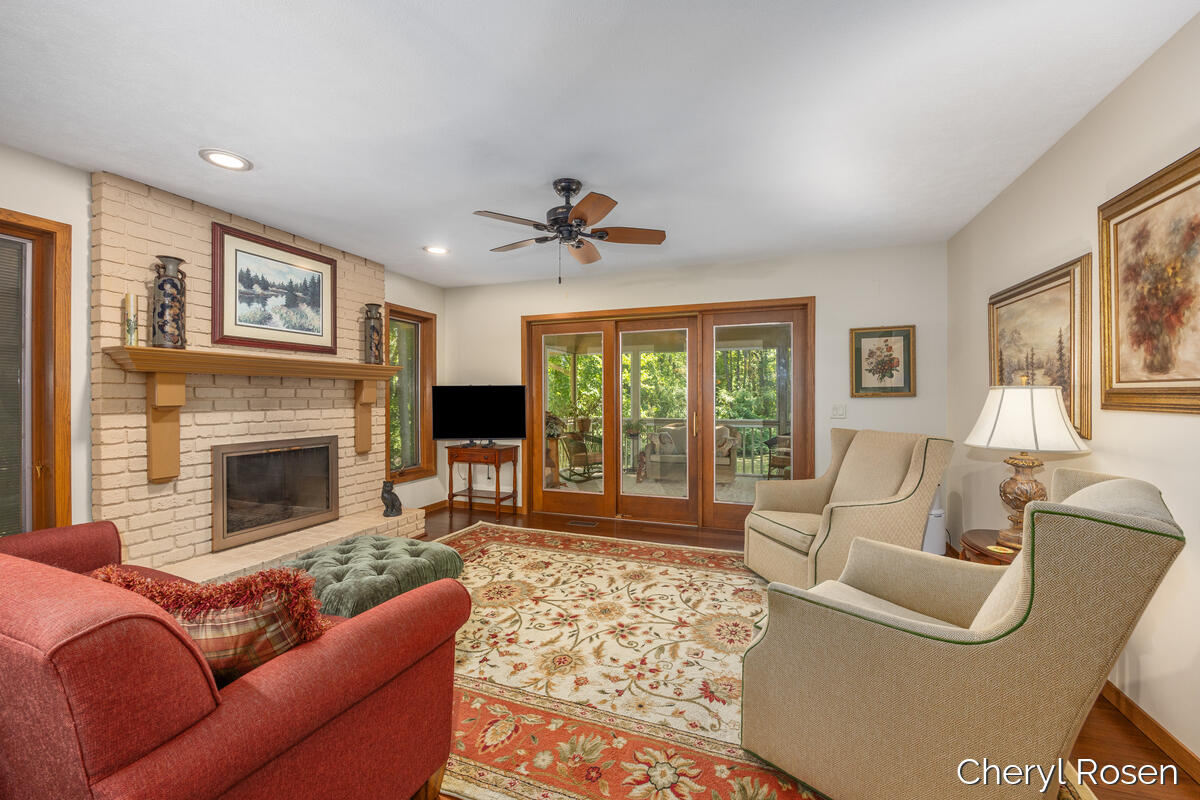 7036 Treetop Lane NE Rockford MI 49341