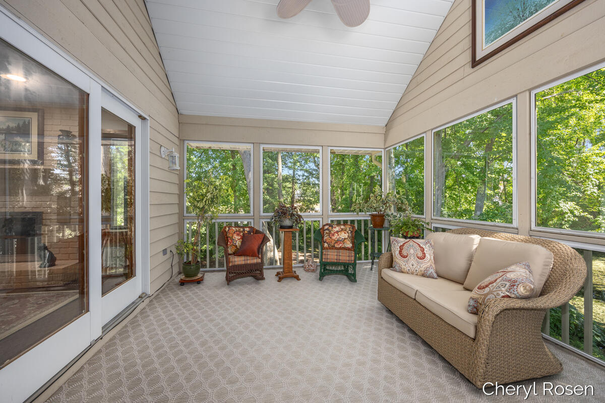7036 Treetop Lane NE Rockford MI 49341