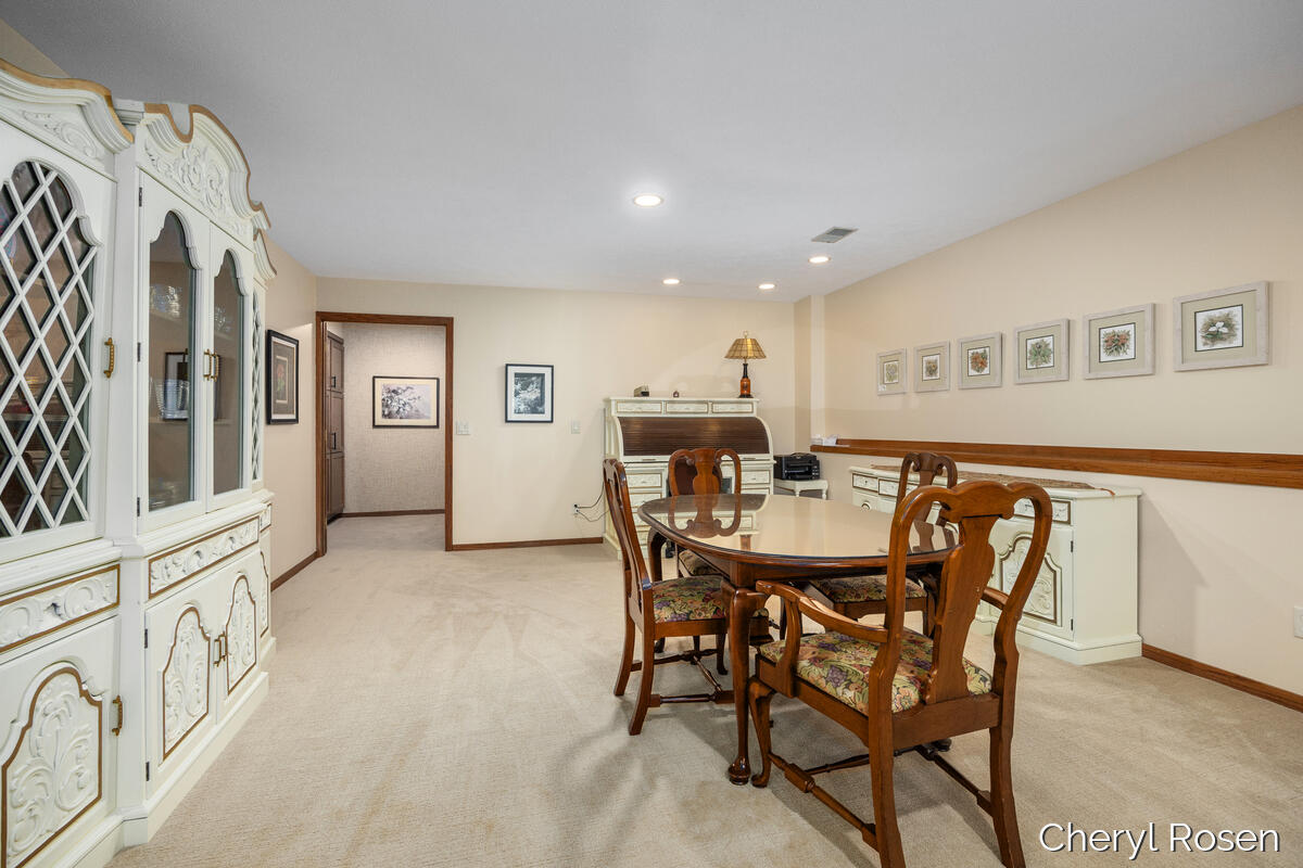 7036 Treetop Lane NE Rockford MI 49341