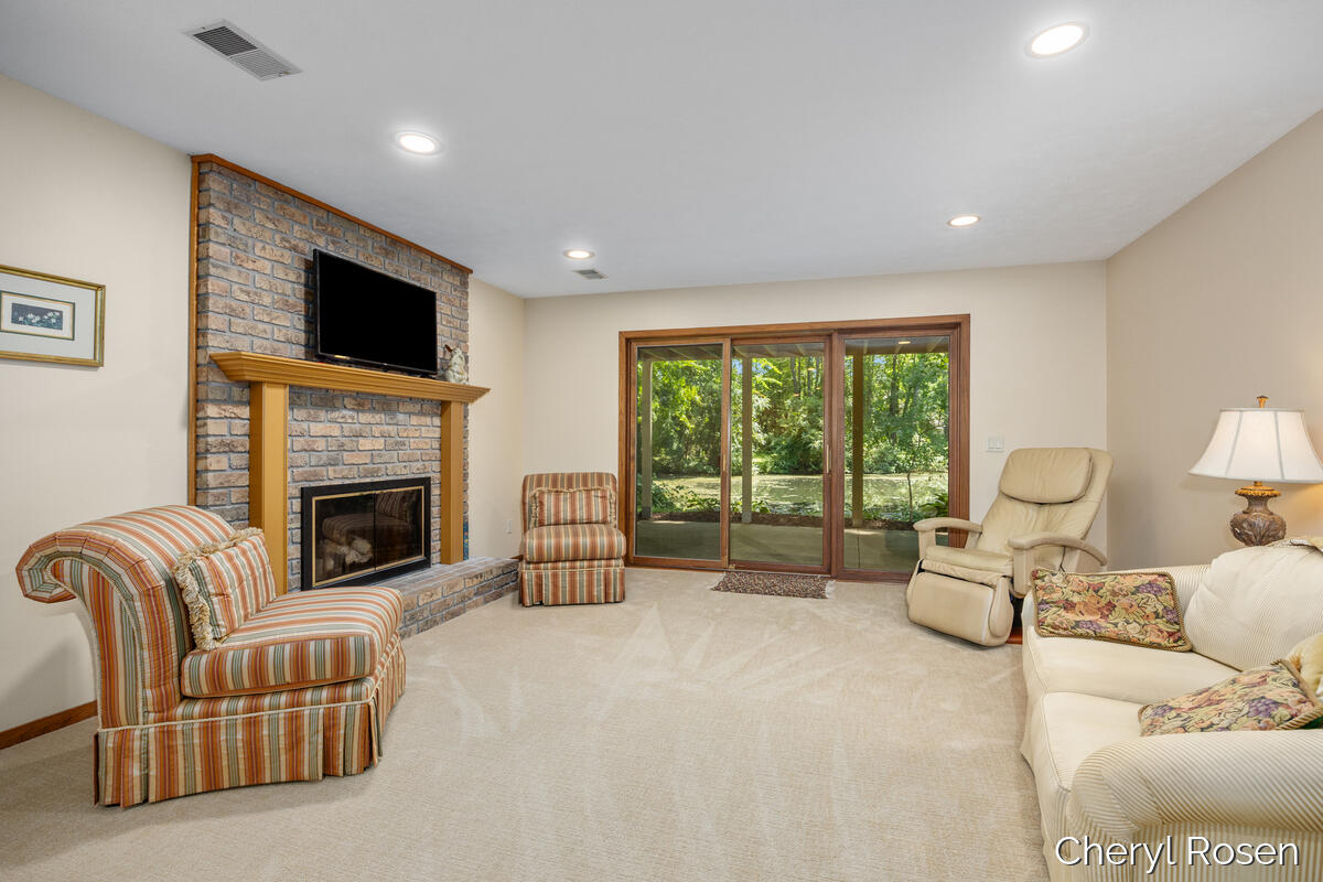 7036 Treetop Lane NE Rockford MI 49341