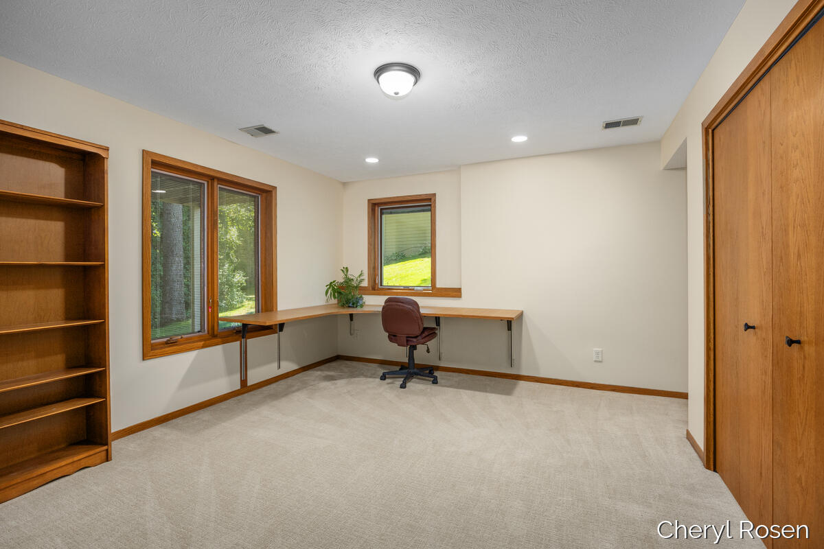 7036 Treetop Lane NE Rockford MI 49341