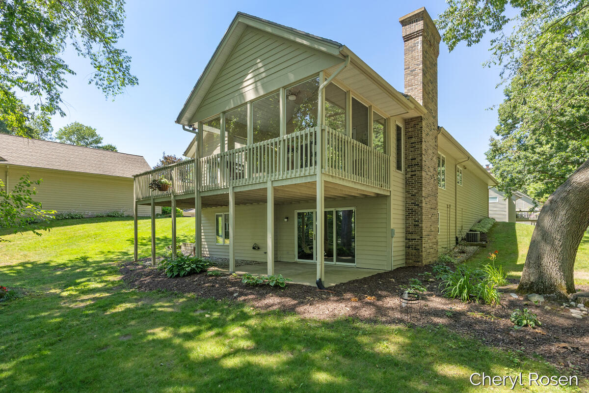 7036 Treetop Lane NE Rockford MI 49341