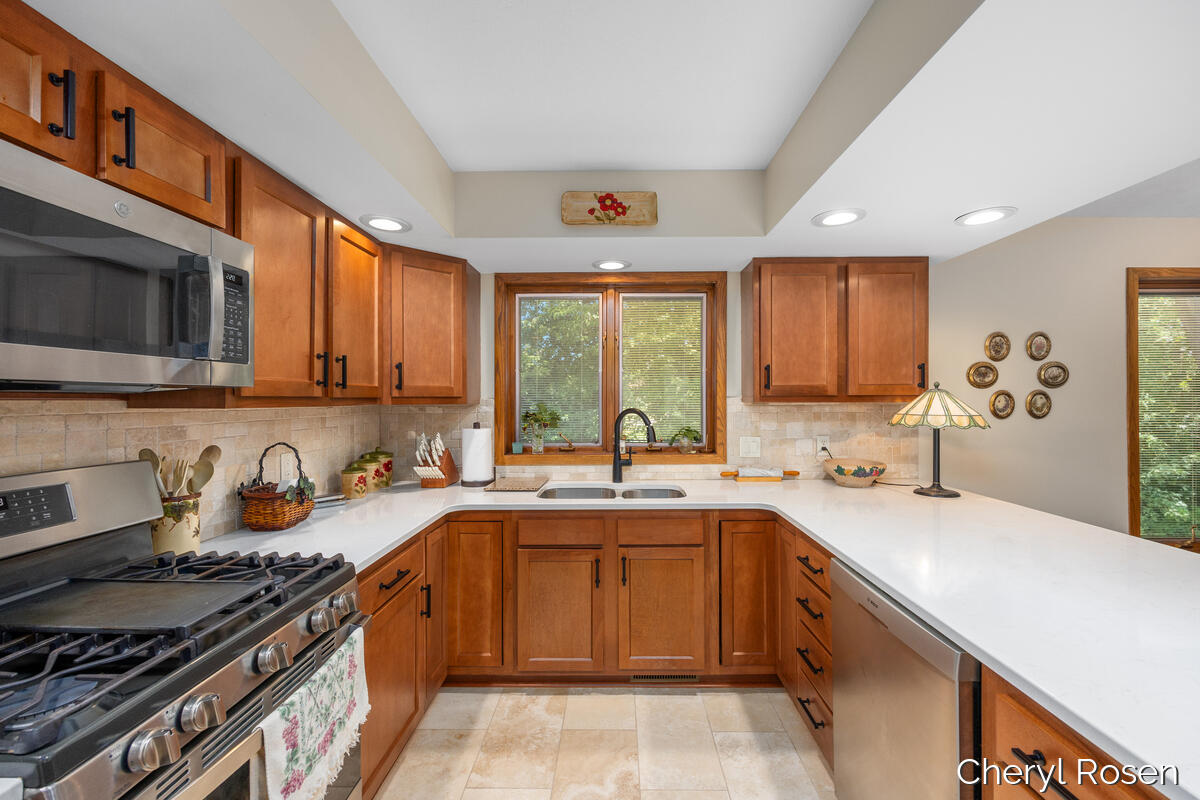 7036 Treetop Lane NE Rockford MI 49341