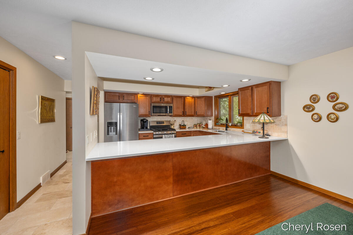 7036 Treetop Lane NE Rockford MI 49341
