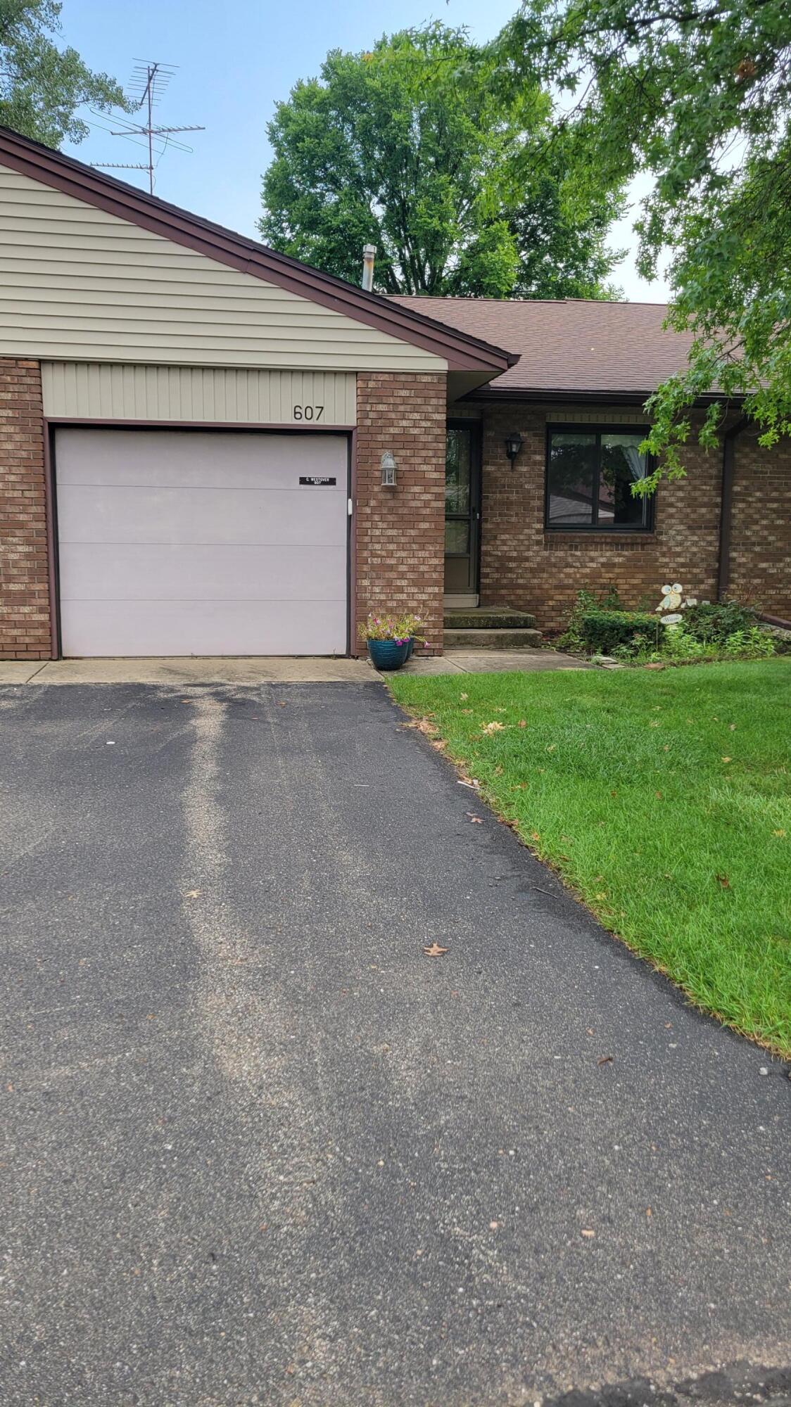 607 Gardenview Drive SW Byron Center MI 49315