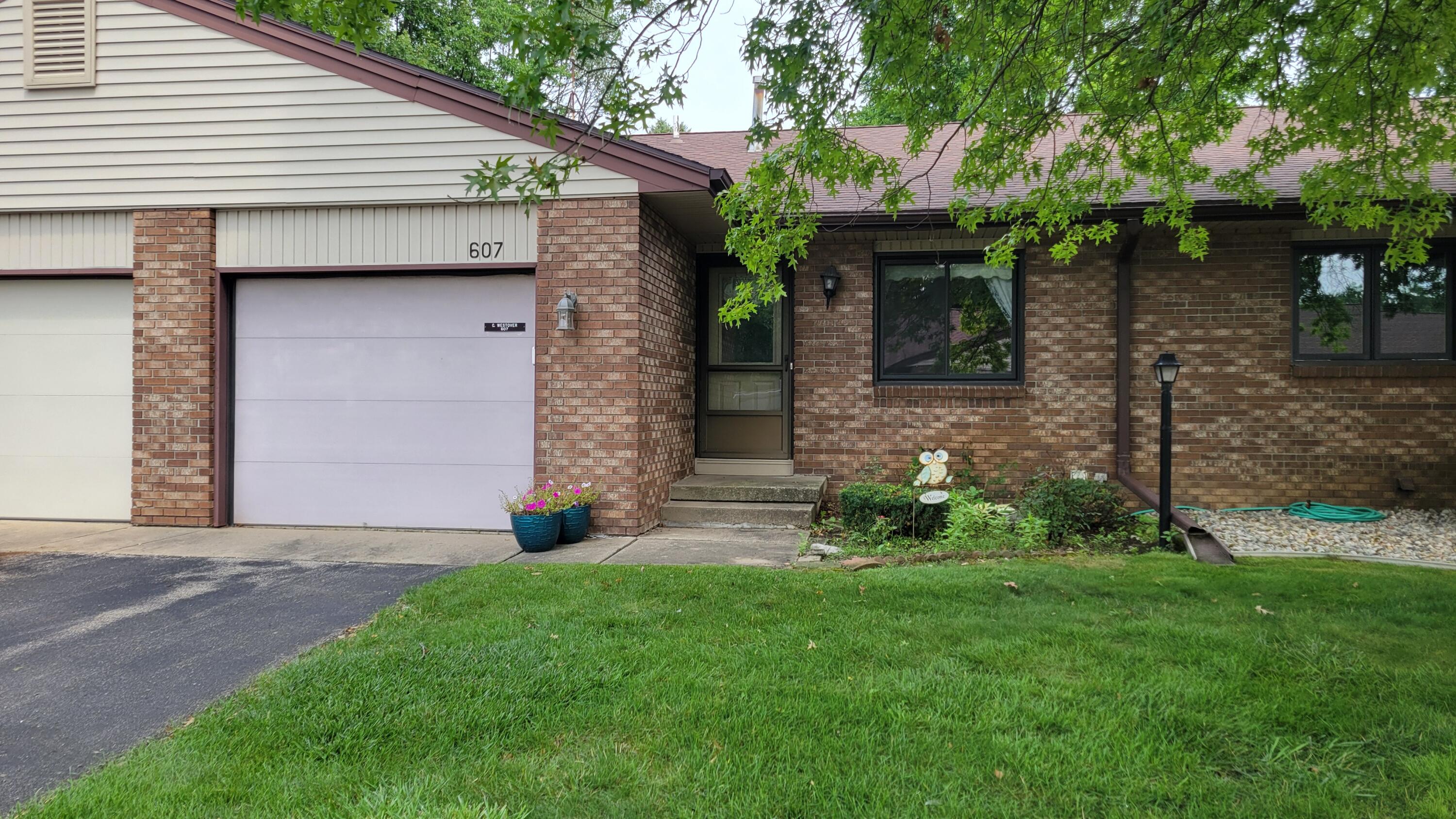 607 Gardenview Drive SW Byron Center MI 49315