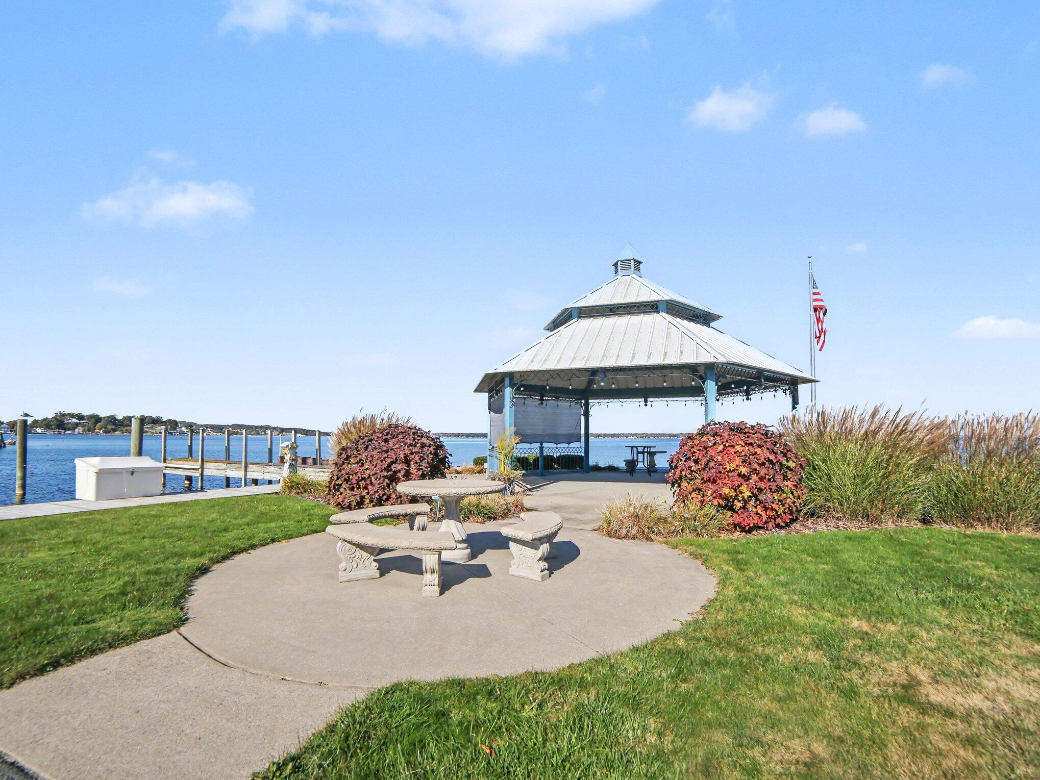 2964 Lakeshore Drive Muskegon MI 49441