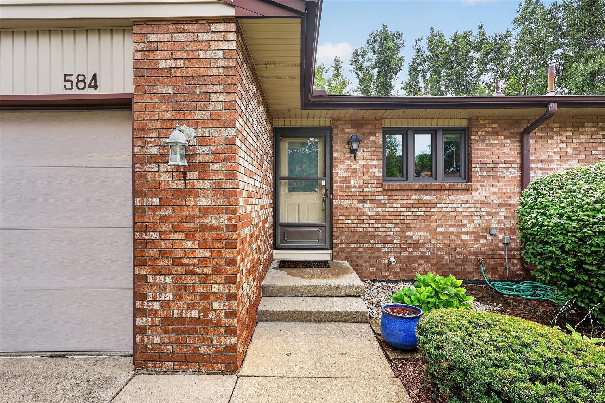 584 Gardenview Drive SW Byron Center MI 49315